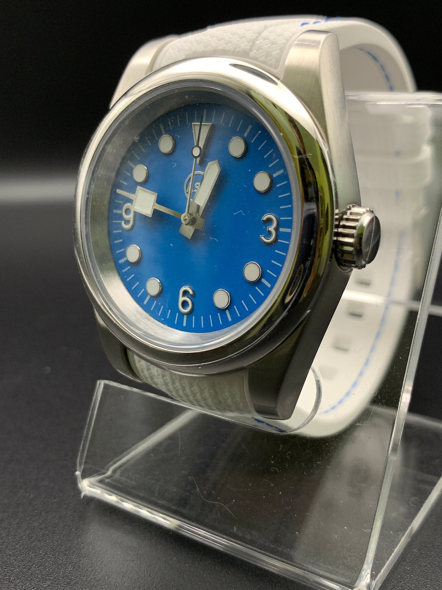 Bright blue 39mm sport watch. Sapphire crystal. Seiko NH38 automatic.