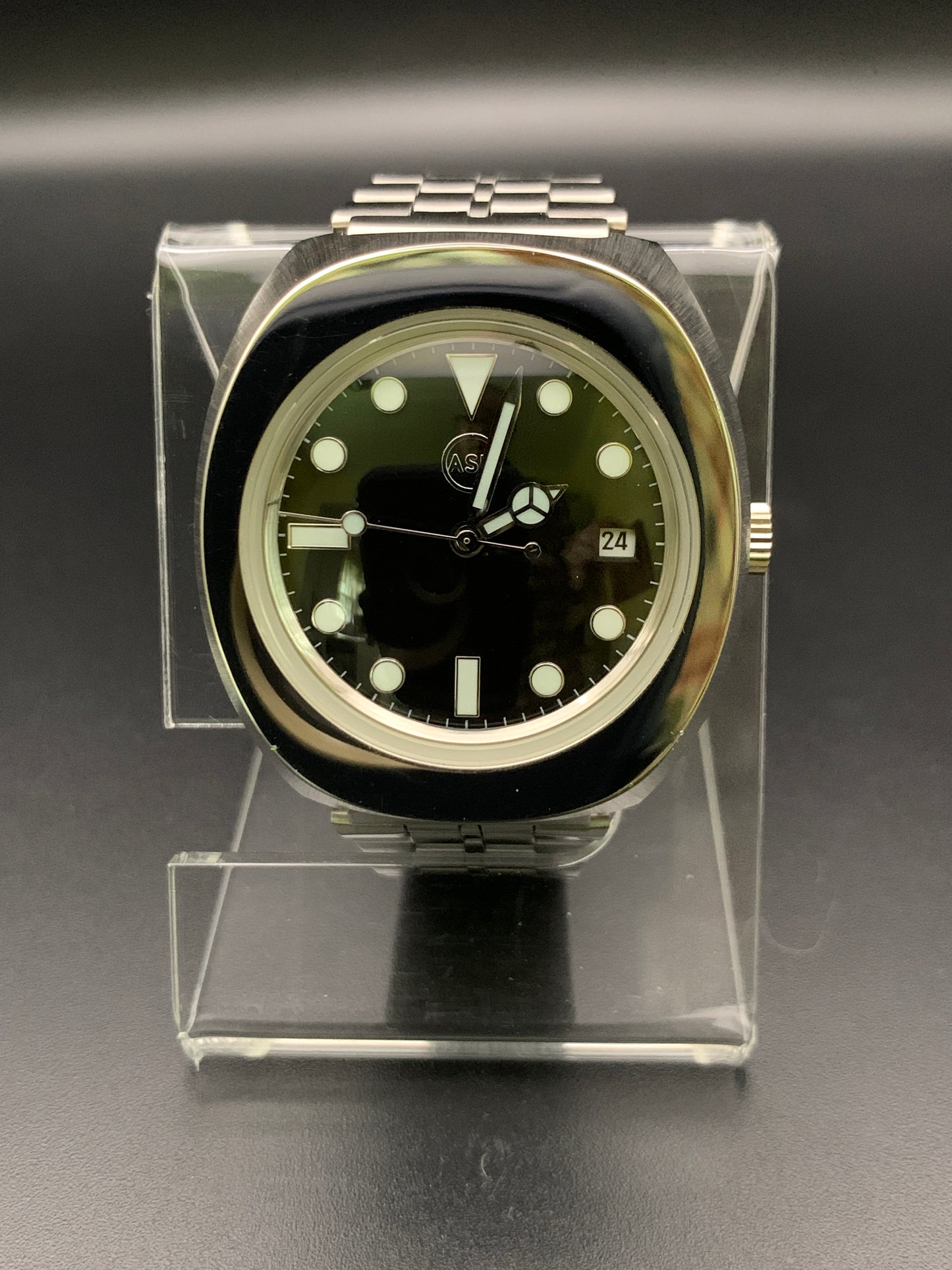 Vintage NOS Swiss case marriage. Miyota 8215 automatic movement.