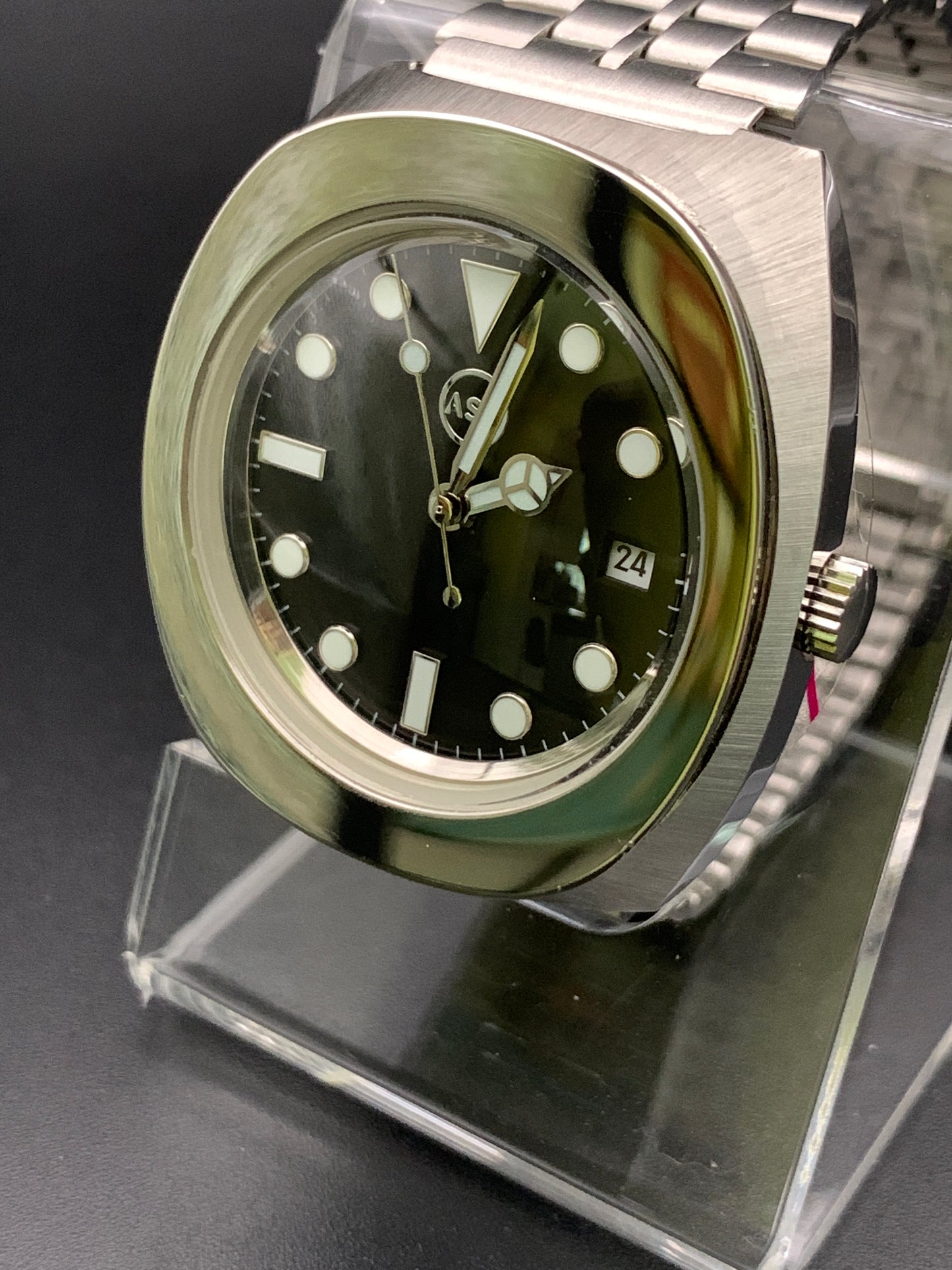 Vintage NOS Swiss case marriage. Miyota 8215 automatic movement.
