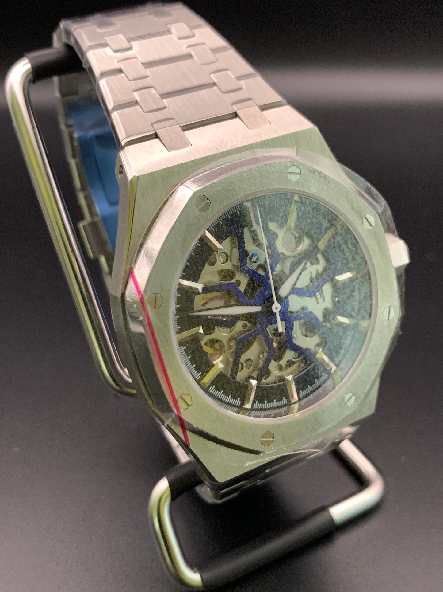 ‘Royal Oak’ style. Blueburst skeleton dial. Sapphire crystal. Seiko NH70. Bracelet and rubber strap included.