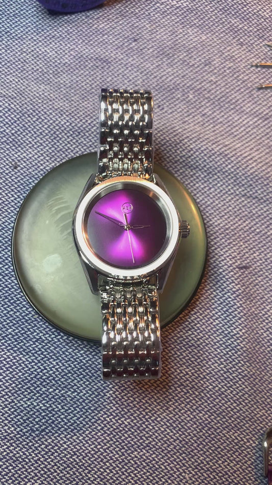 People Eater. 38mm Stainless steel. Sapphire crystal. Seiko NH38. Bracelet and leather strap included.