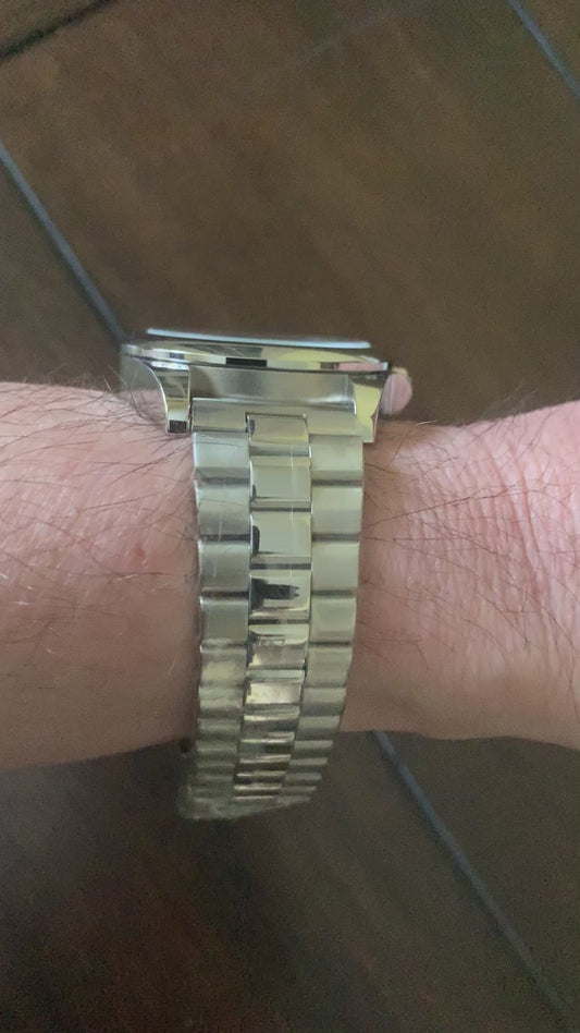 Quint. 39mm Stainless steel case. Textured dial. Sapphire crystal. NH35 automatic movement.