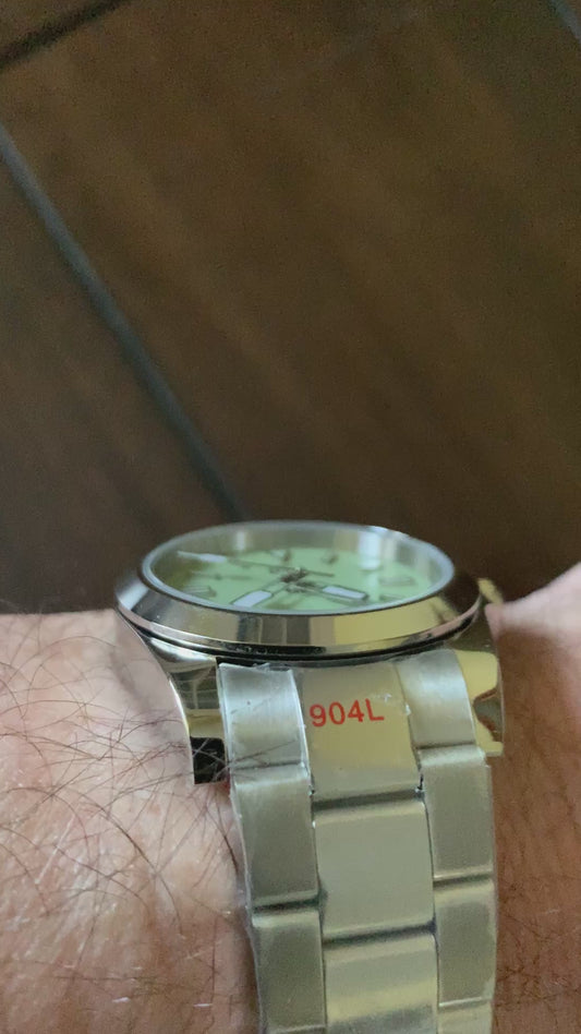 Minty. 36mm Stainless steel case on matching bracelet. Sapphire crystal. NH38. 2 straps included.