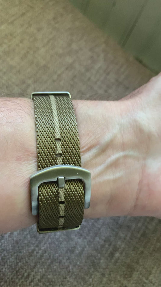Fangorn II. 39mm brushed stainless steel. Sapphire crystal. Textured dial. Seiko NH35 with black date dial. Straps and bonklip in video included.